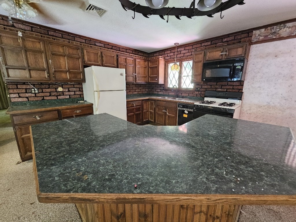 135 Peck Brothers Rd, Monson, MA Photo #12