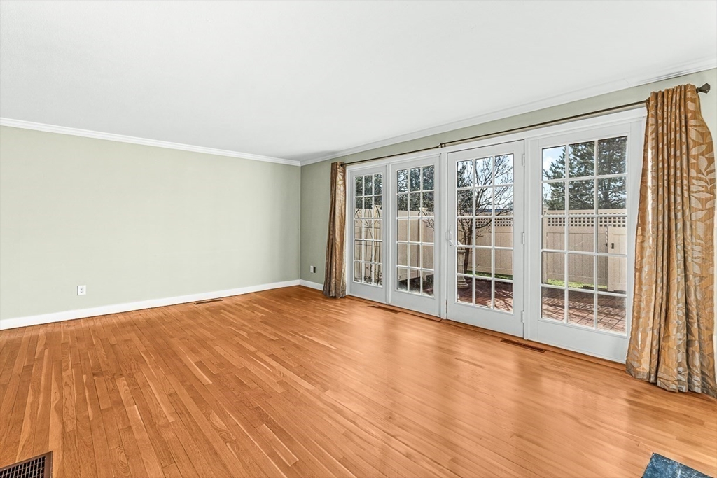 11 Oak St 59