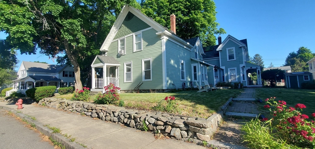 Click for 51 Jenness St, Lowell, MA slideshow