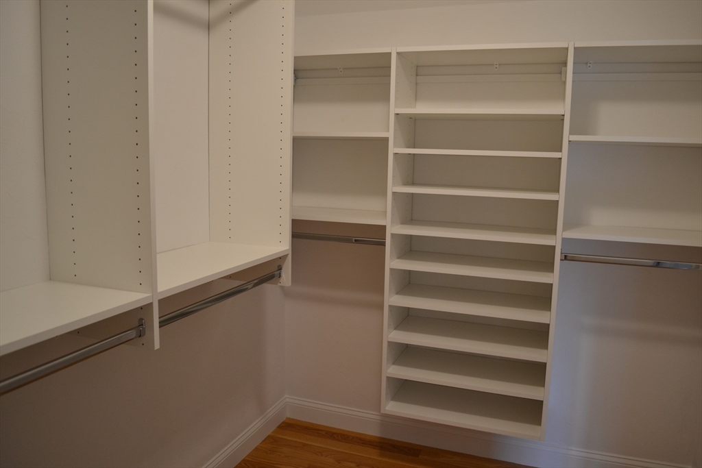 28 Barrows St