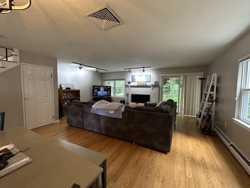 2249 Commonwealth Ave 00