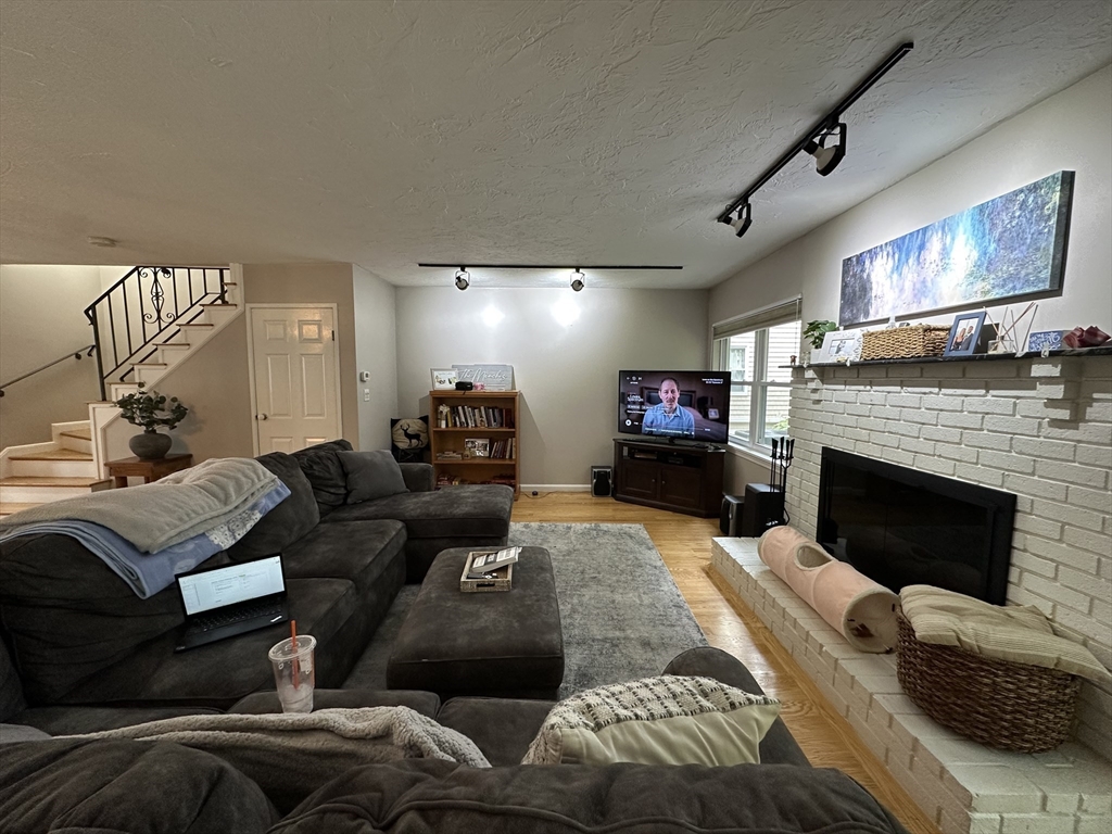 2249 Commonwealth Ave 00