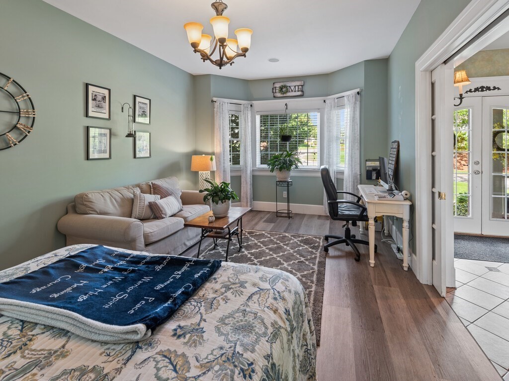 101 Colonial Dr 101