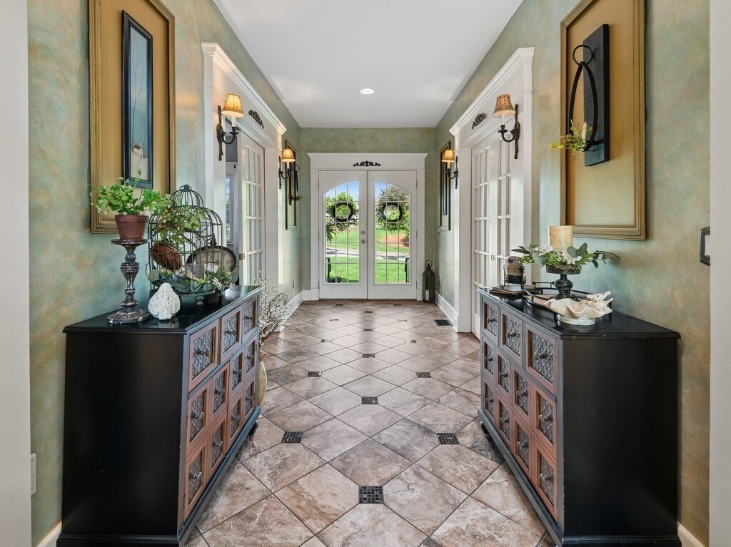 101 Colonial Dr 101