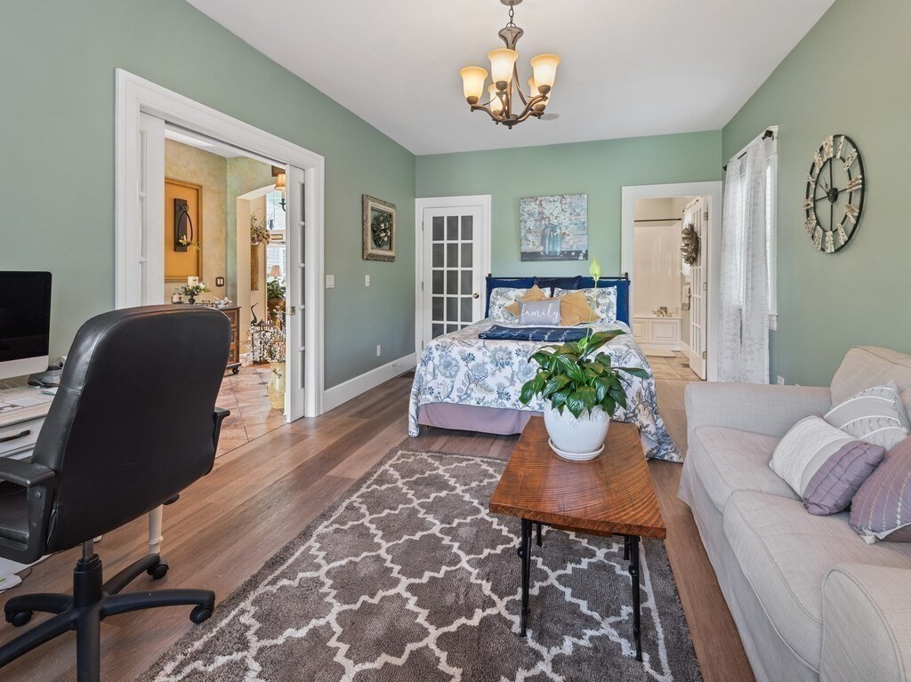 101 Colonial Dr 101
