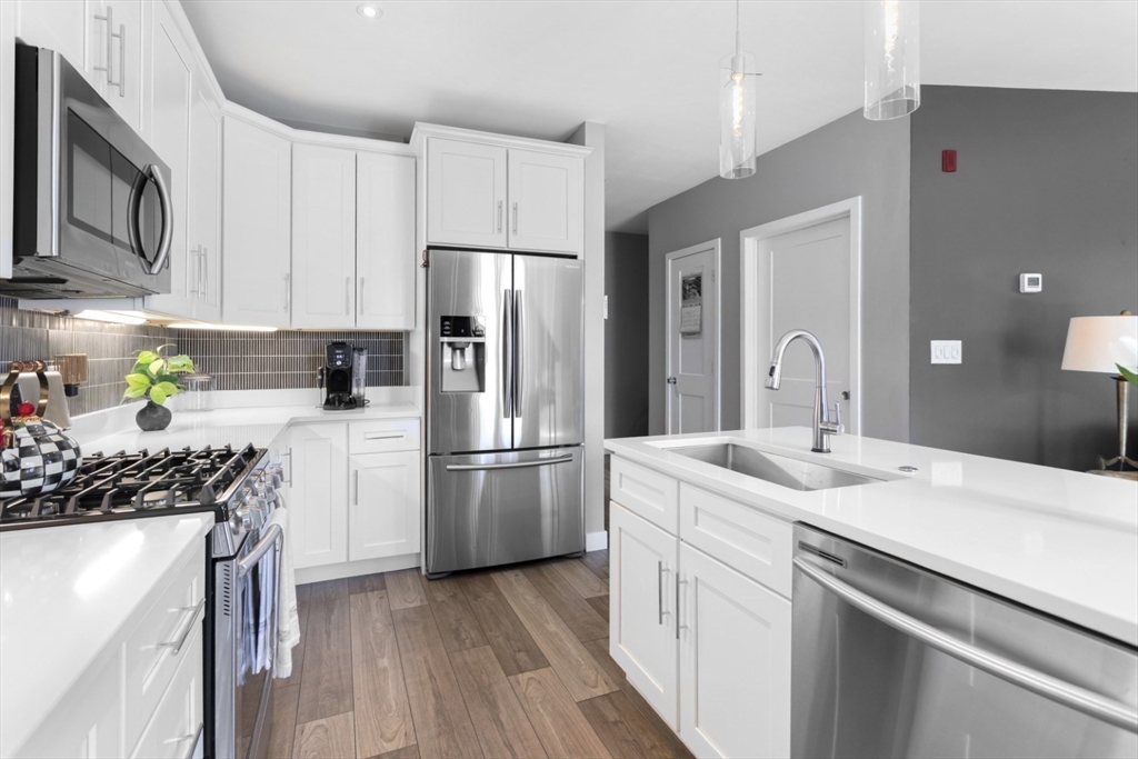 642 Main 203