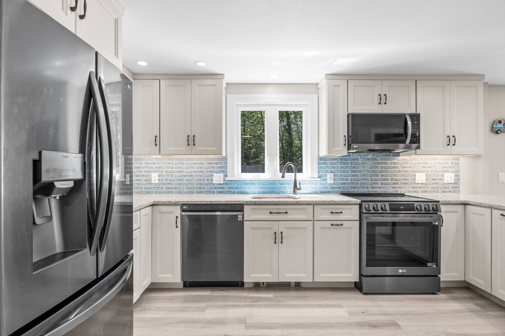 Brewster, Massachusetts 02631, United States, 3 Bedrooms Bedrooms, ,2 BathroomsBathrooms,Residential,Active,173783