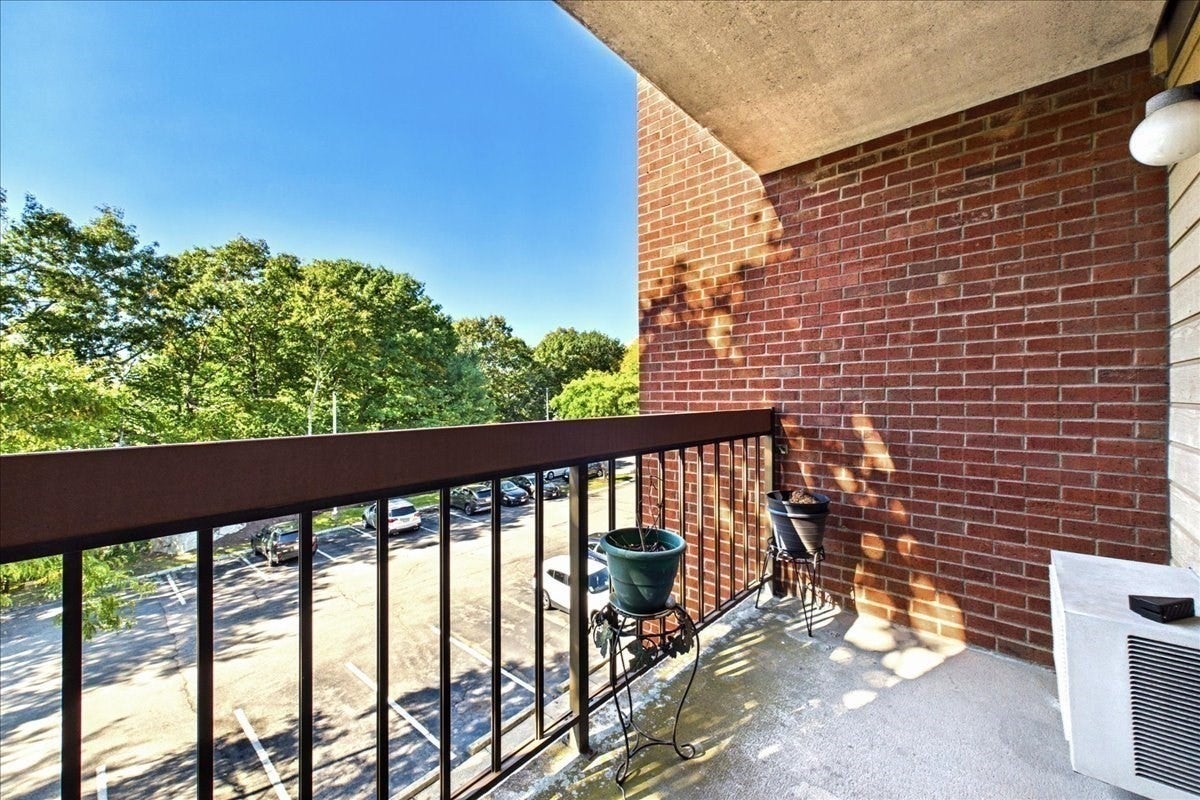 4975 Washington St #310, Boston, MA Photo #26