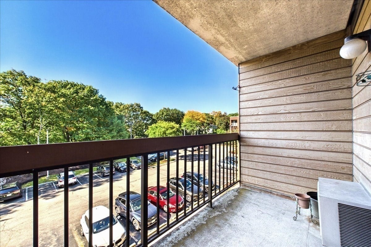 4975 Washington St #310, Boston, MA Photo #19