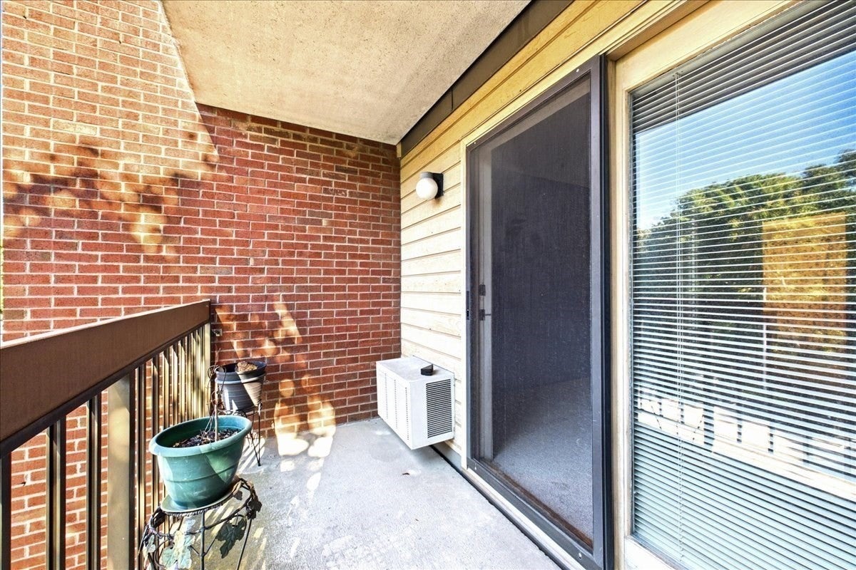 4975 Washington St #310, Boston, MA Photo #27