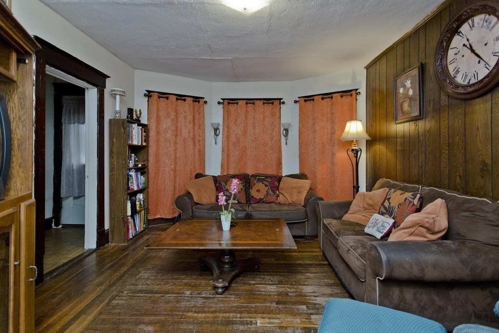 596-598 Newbury St