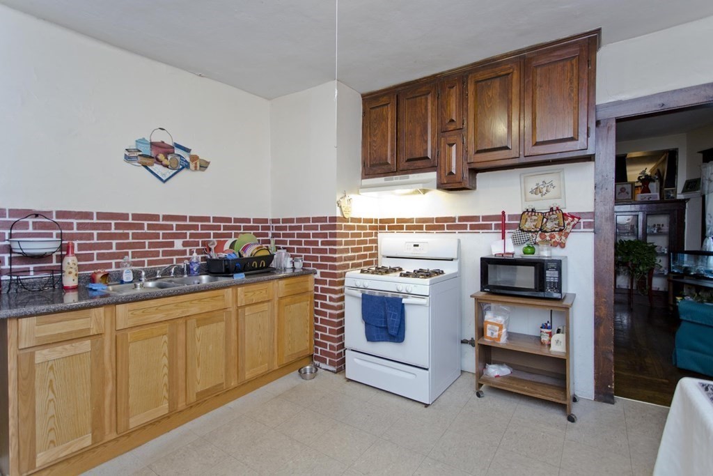 596-598 Newbury St