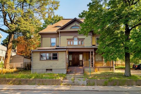 17 Monmouth St Somerville MA 02143