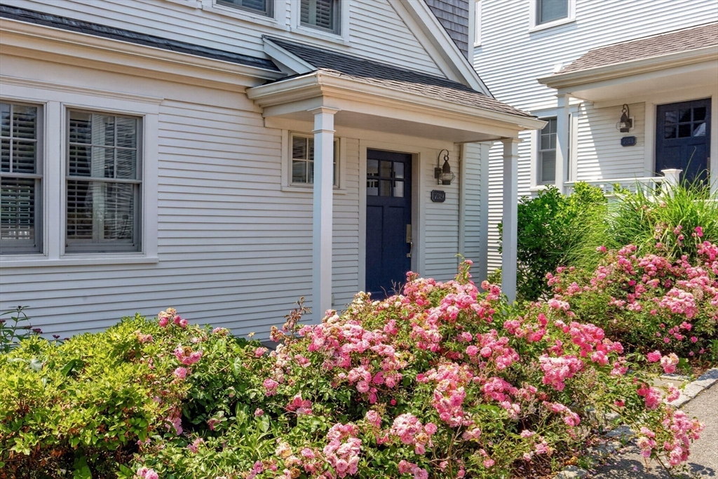 739 Main St 739