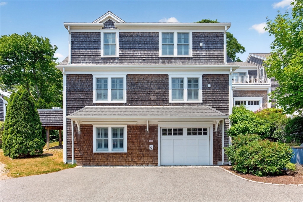 739 Main St 739