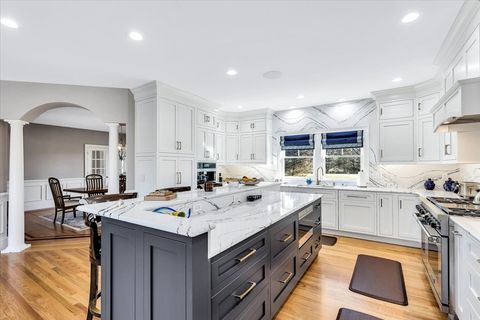 Single Family Residence in Mashpee MA 326 Willowbend Dr 10.jpg