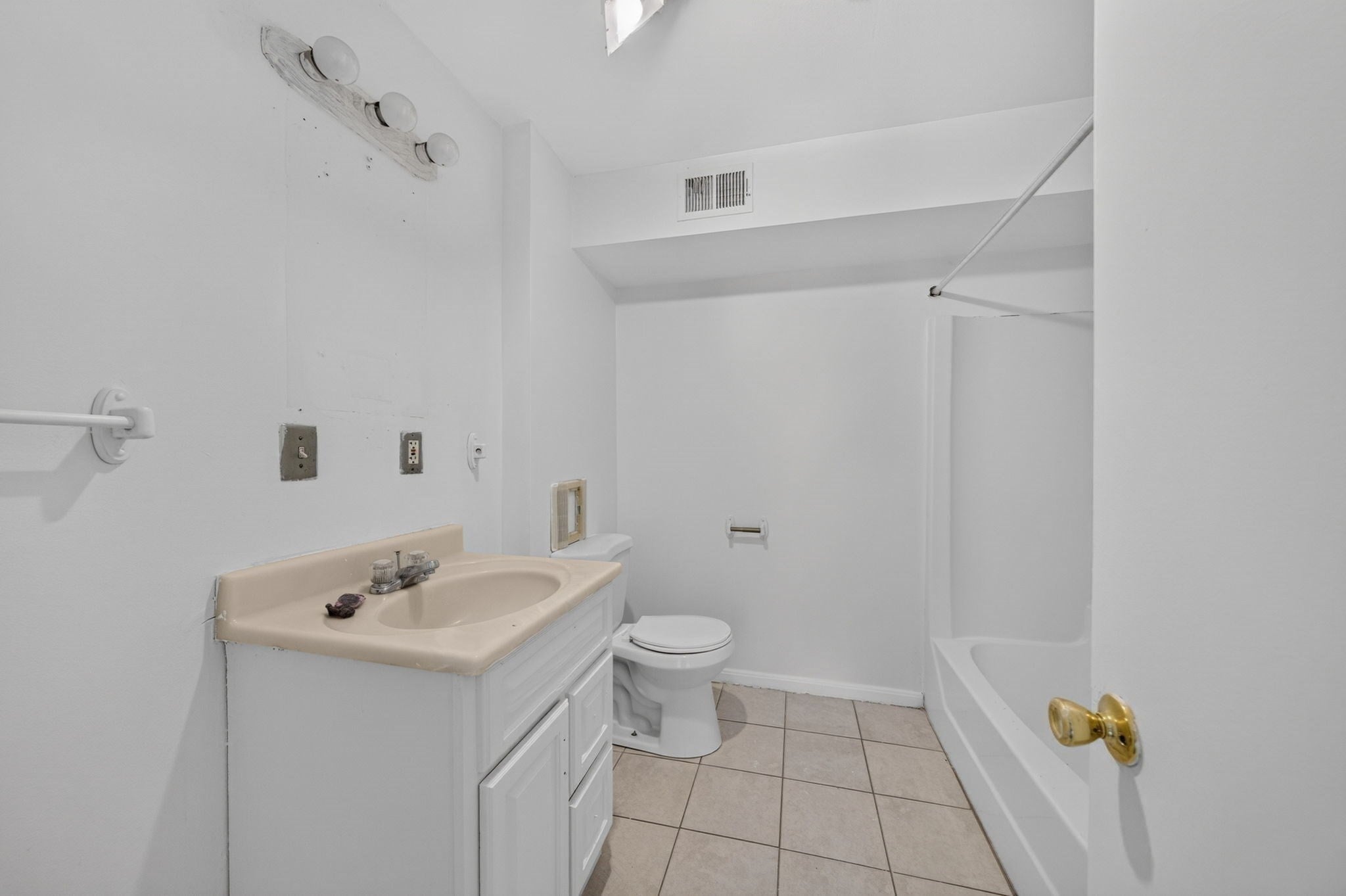 526 3rd St, Fall River, MA, 526 3rd St, Fall River, MA Photo #11