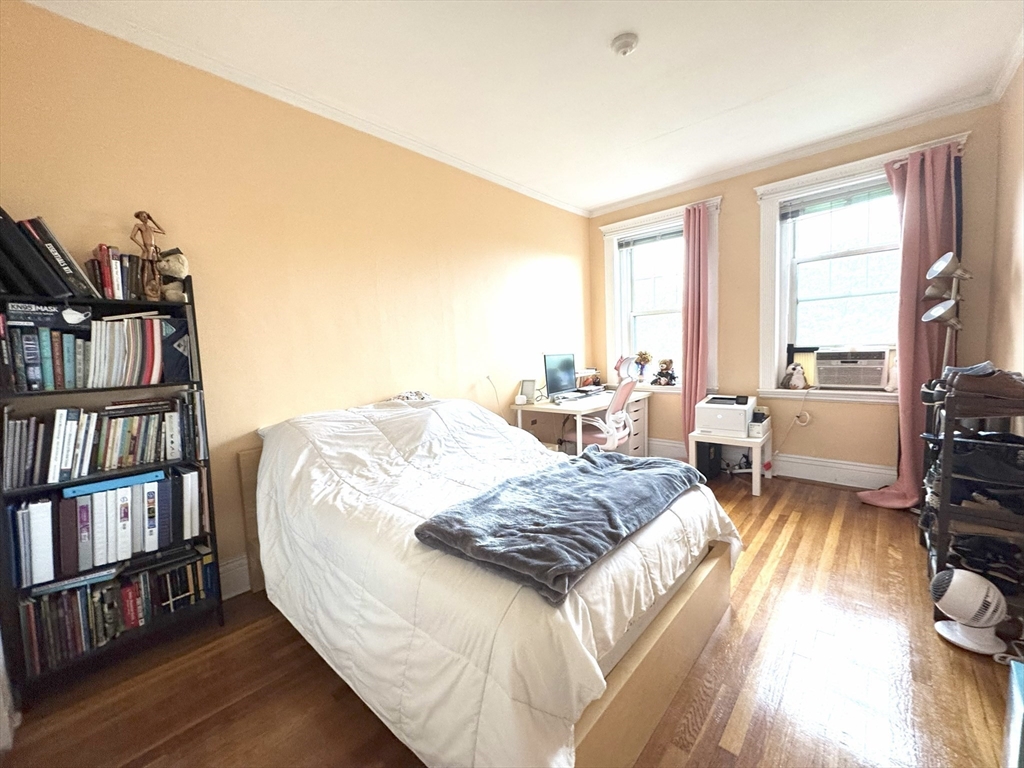 382 Riverway 8