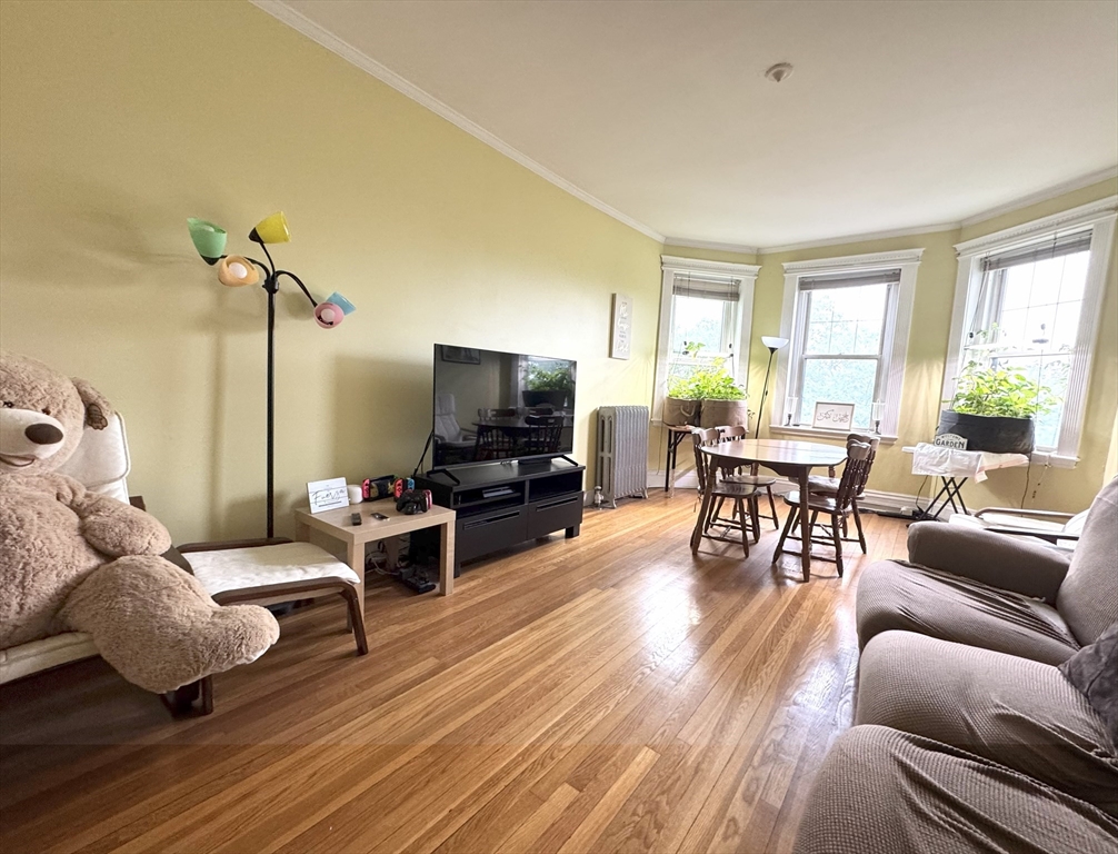 382 Riverway 8