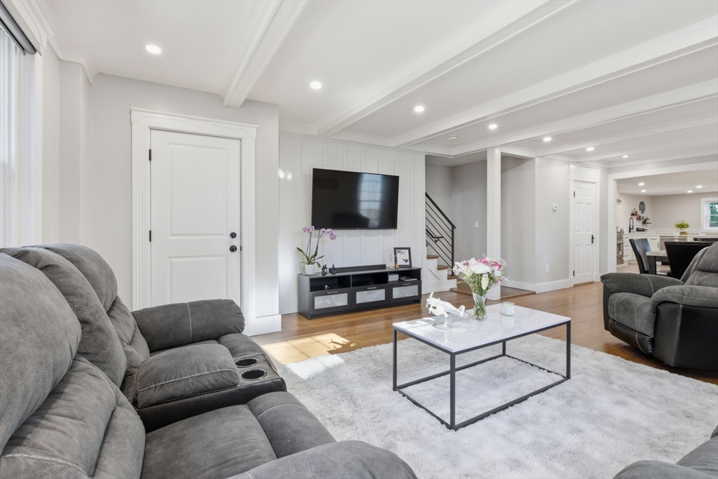 12 Salem St 2