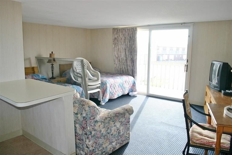 706 Shore Rd 706