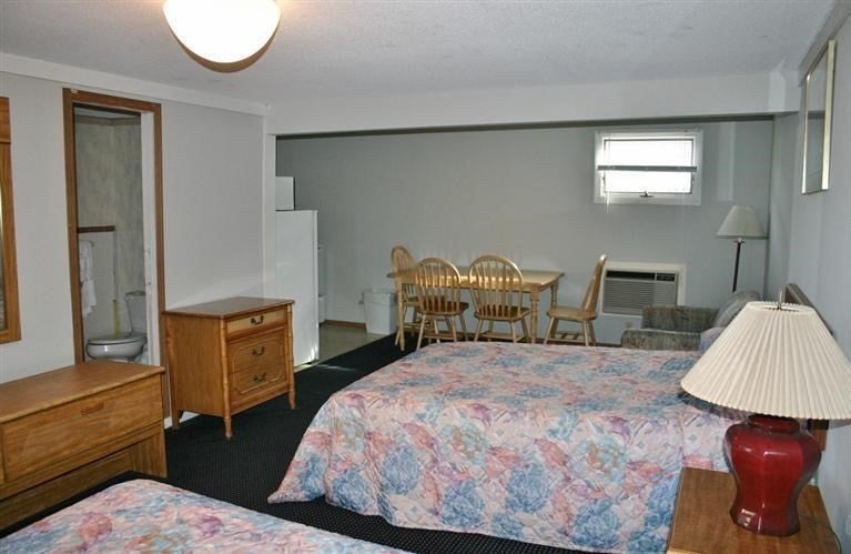 706 Shore Rd 706