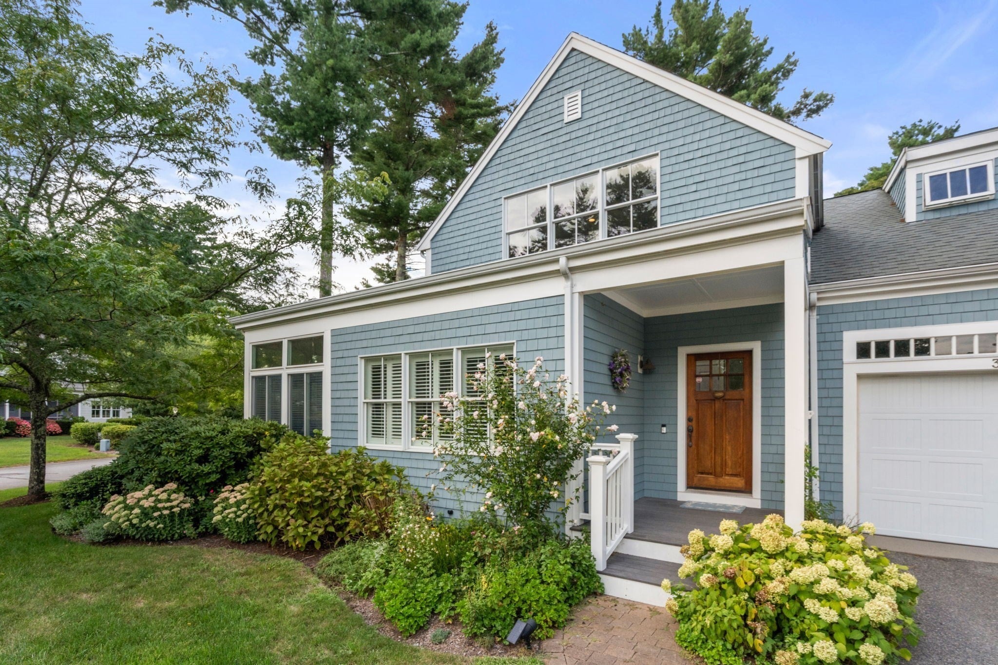 Photo of 31 Hathaway Pond Cir, Rochester, MA