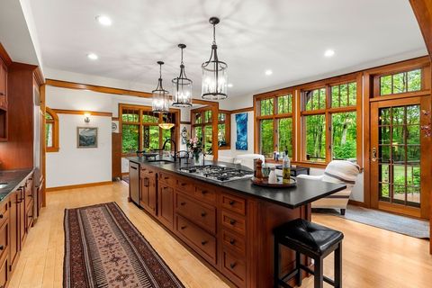 11 Oakwood Knoll Rd Ipswich MA 01938