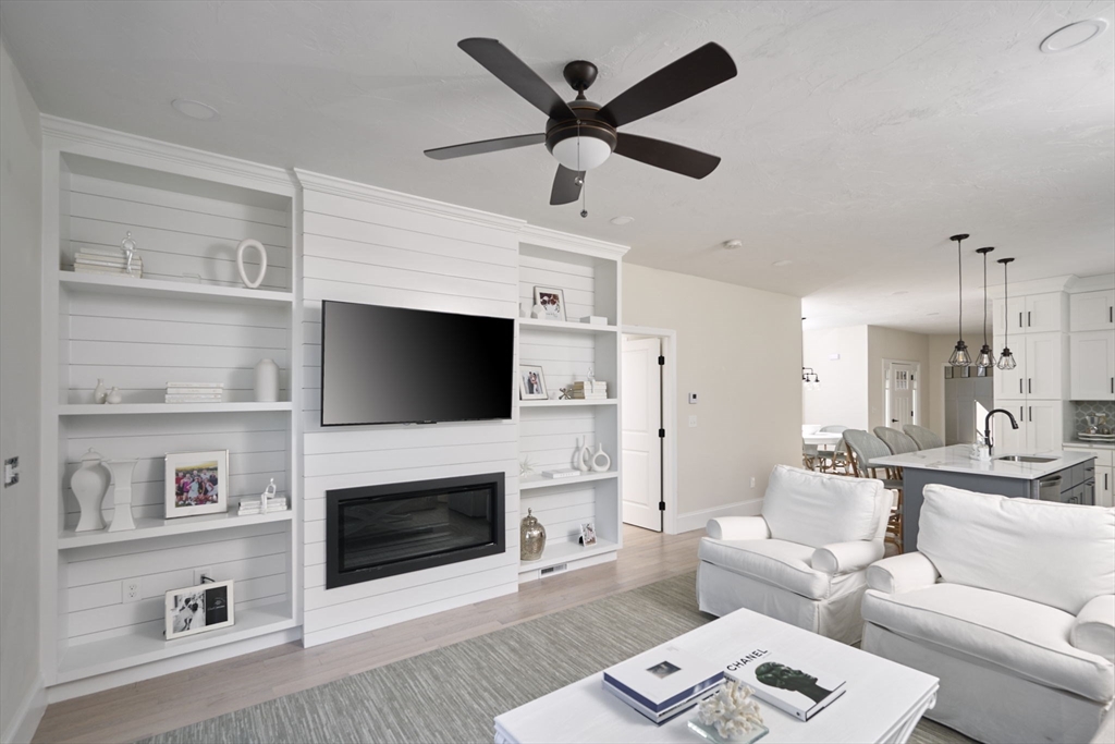 16 Metacomet Rd 16