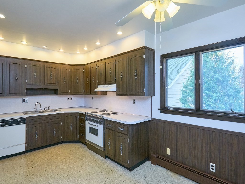 Belmont, Massachusetts 02478, United States, 3 Bedrooms Bedrooms, ,1 BathroomBathrooms,Residential,Active,100204