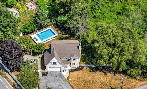 57 Clinton St Amesbury MA 01913