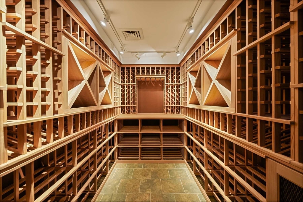 Concord, Massachusetts 01742, United States, 7 Bedrooms Bedrooms, ,9 BathroomsBathrooms,Residential,Pending,150900