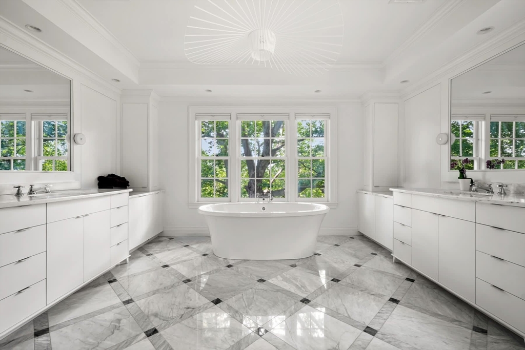 Concord, Massachusetts 01742, United States, 7 Bedrooms Bedrooms, ,9 BathroomsBathrooms,Residential,Pending,150900