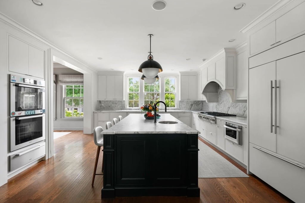 Concord, Massachusetts 01742, United States, 7 Bedrooms Bedrooms, ,9 BathroomsBathrooms,Residential,Pending,150900