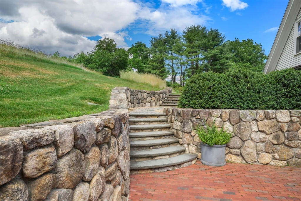 Concord, Massachusetts 01742, United States, 7 Bedrooms Bedrooms, ,9 BathroomsBathrooms,Residential,Pending,150900