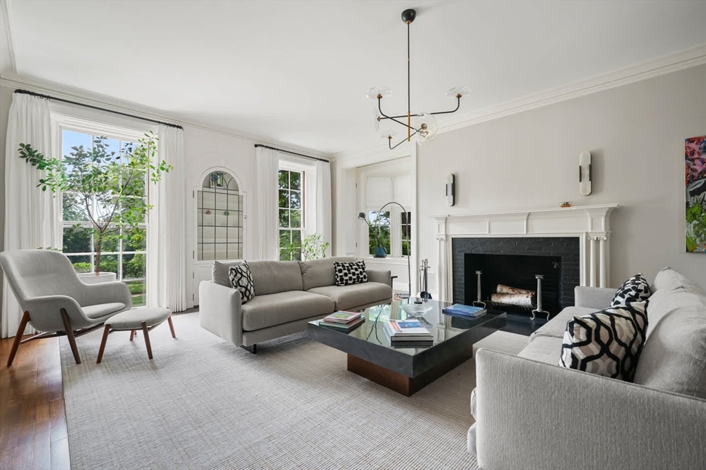 Concord, Massachusetts 01742, United States, 7 Bedrooms Bedrooms, ,9 BathroomsBathrooms,Residential,Pending,150900