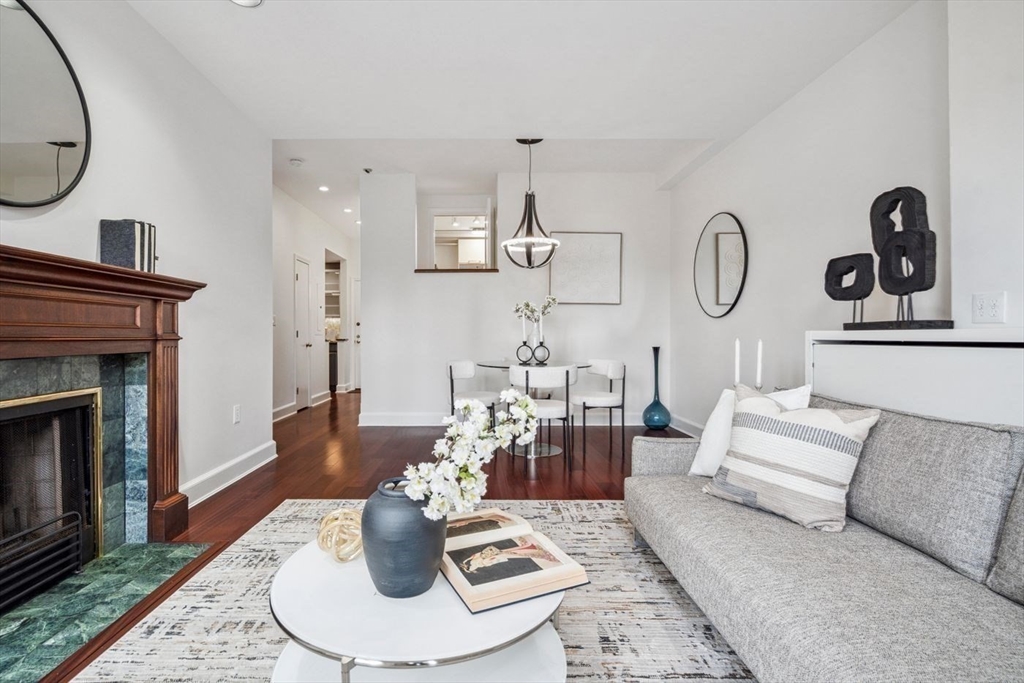 2 Clarendon St 606