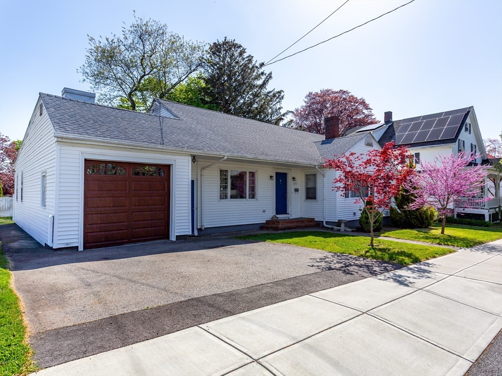 277 Valentine St