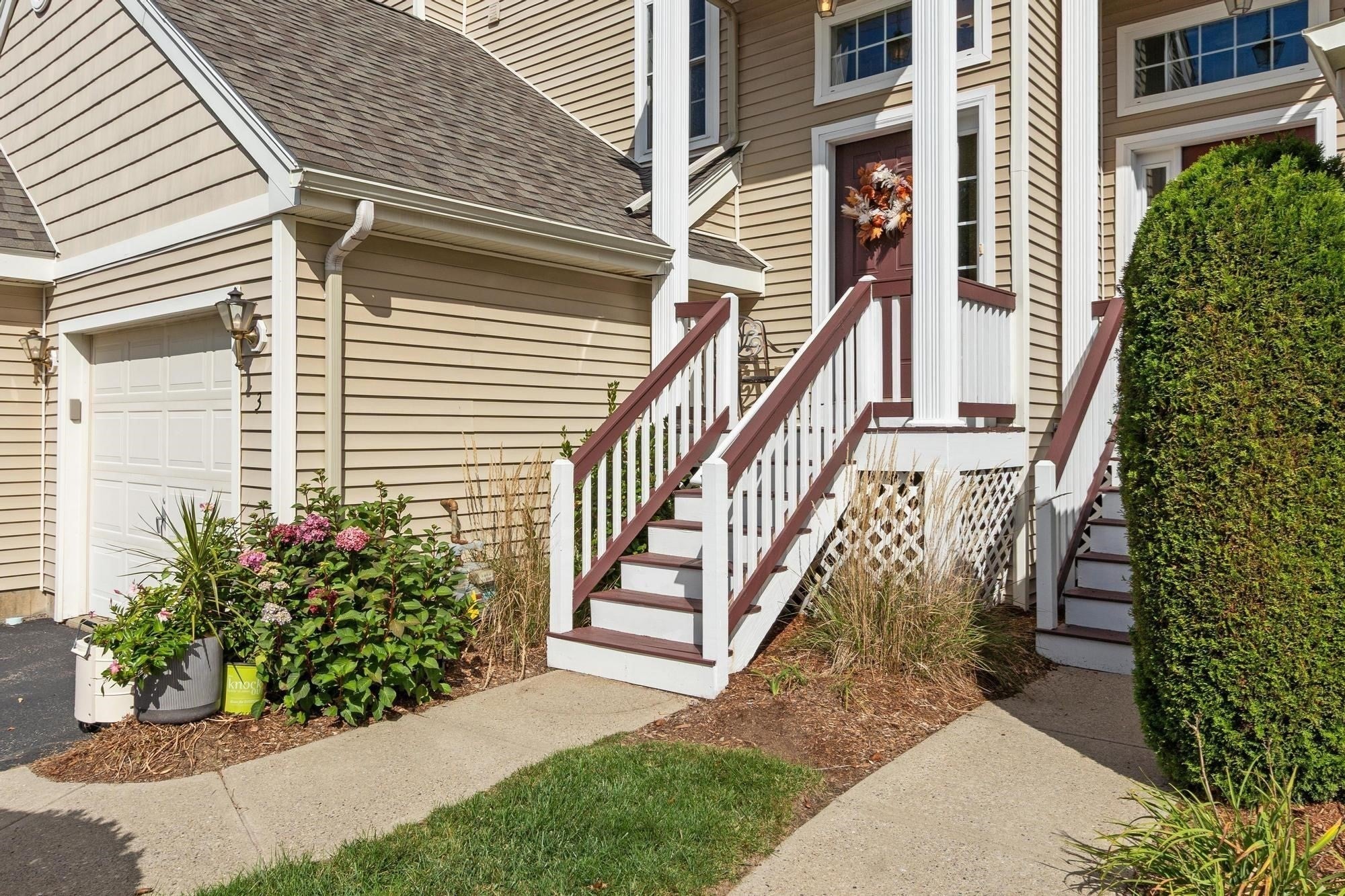 3 Robert Cir #3, Grafton, MA Photo #2