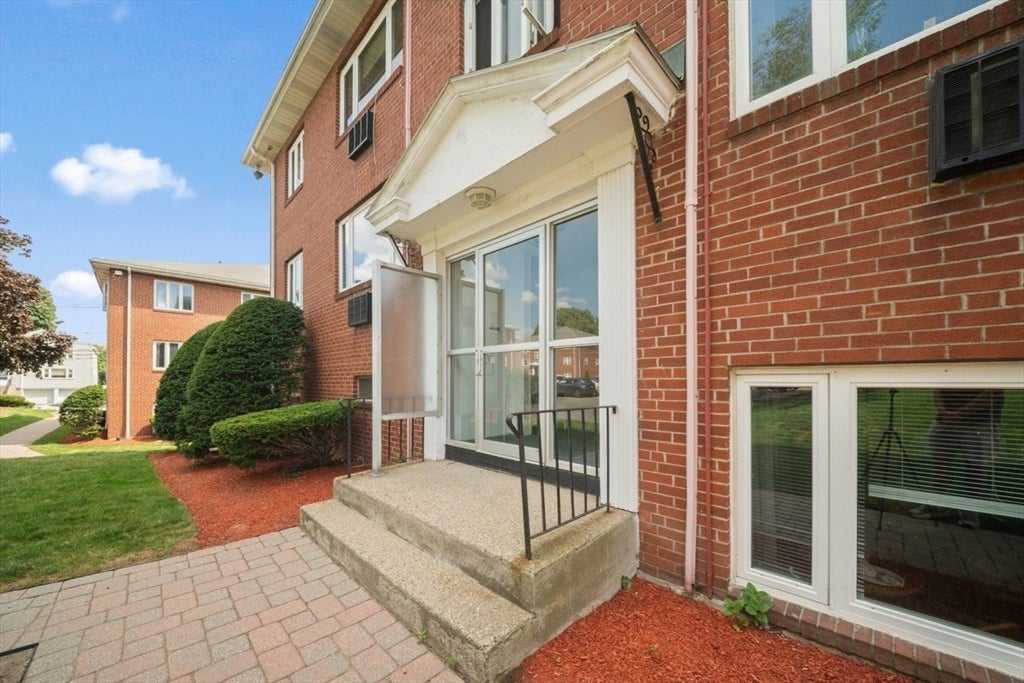 109 Warren Street 3