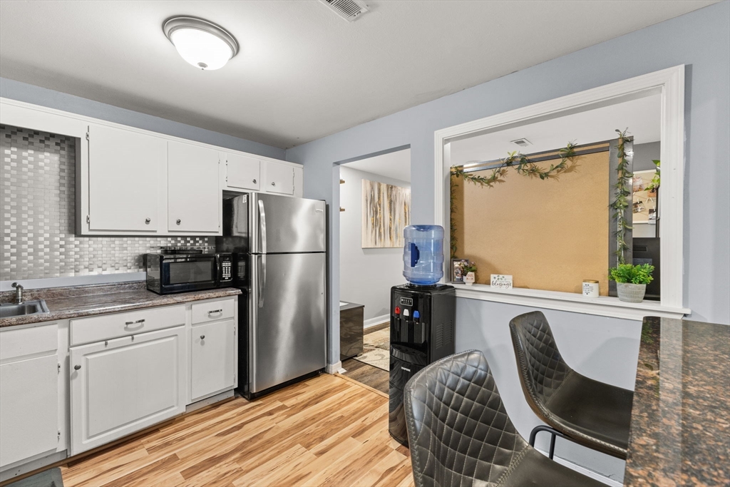 221 Oak St 223