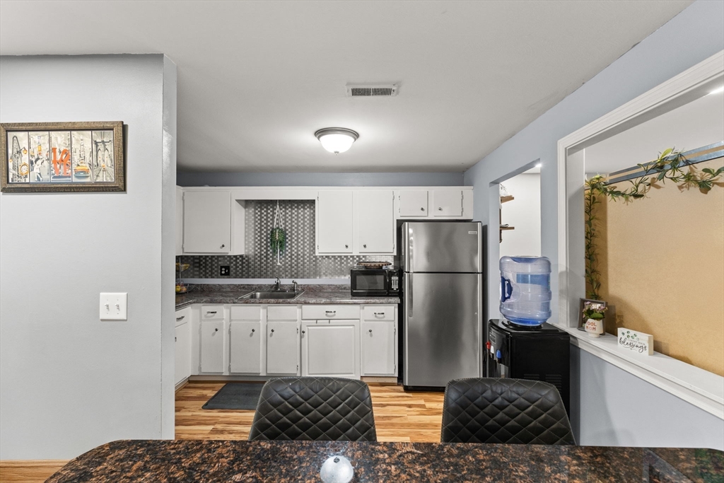 221 Oak St 223