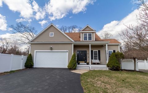 19 Kenney Dr Medway MA 02053