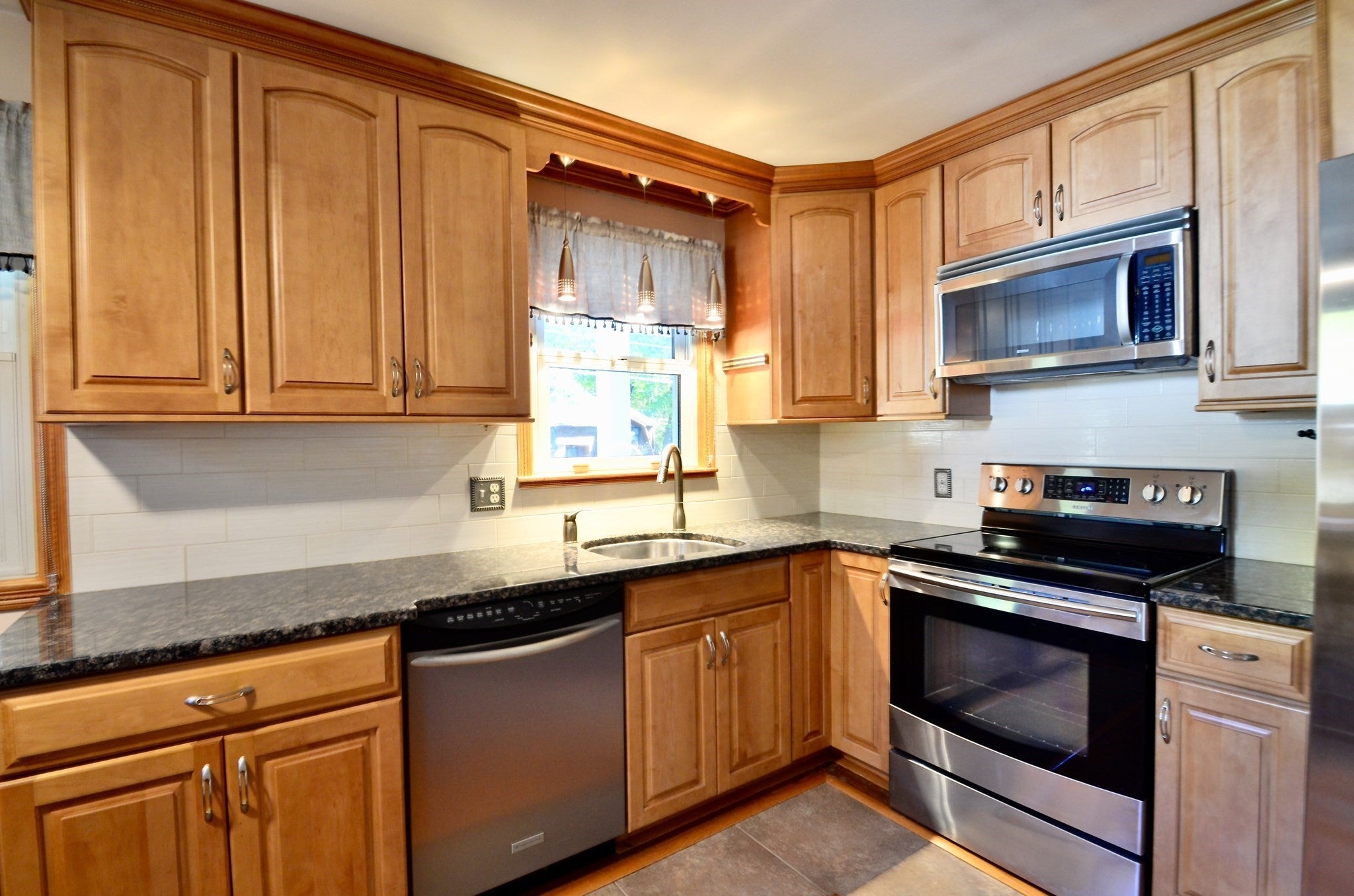 807 Highland St, Northbridge, MA, 807 Highland St, Northbridge, MA Photo #3