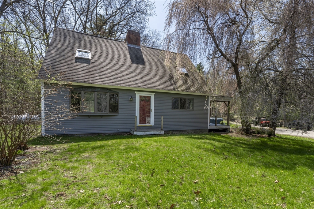 Click for 6 Pine Woods Rd, East Kingston, NH slideshow Click for 6 Pine Woods Rd, East Kingston, NH slideshow