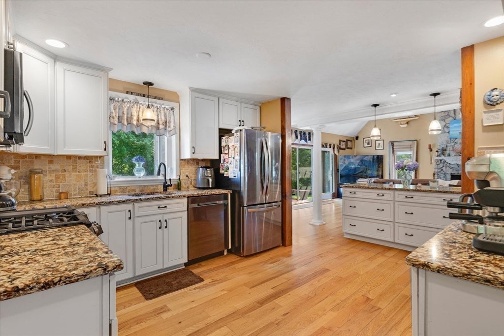 35 Margaret Rd, Middleboro, MA Photo #9