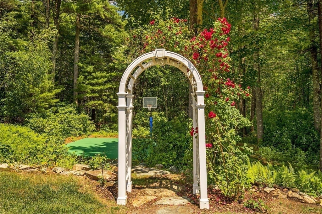 35 Margaret Rd, Middleboro, MA Photo #34