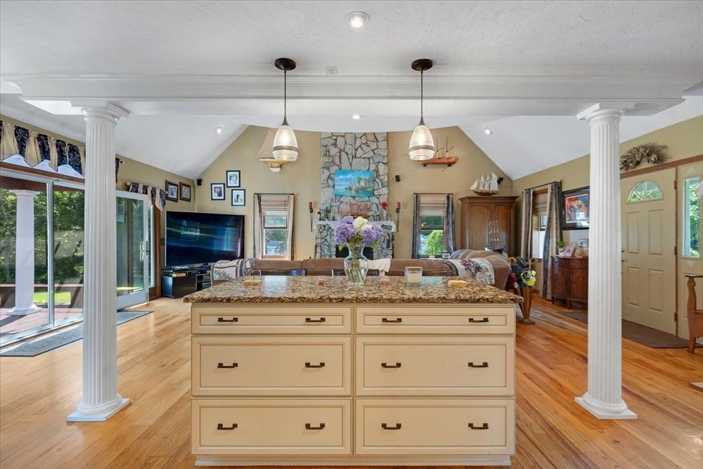 35 Margaret Rd, Middleboro, MA Photo #10