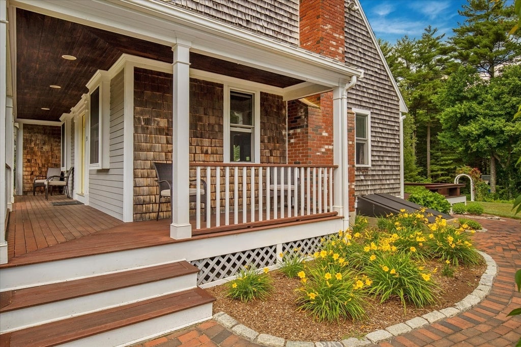 35 Margaret Rd, Middleboro, MA Photo #2