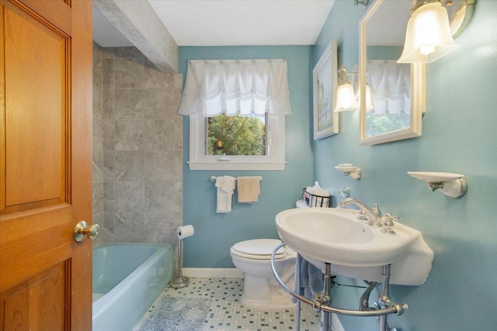 35 Margaret Rd, Middleboro, MA Photo #19